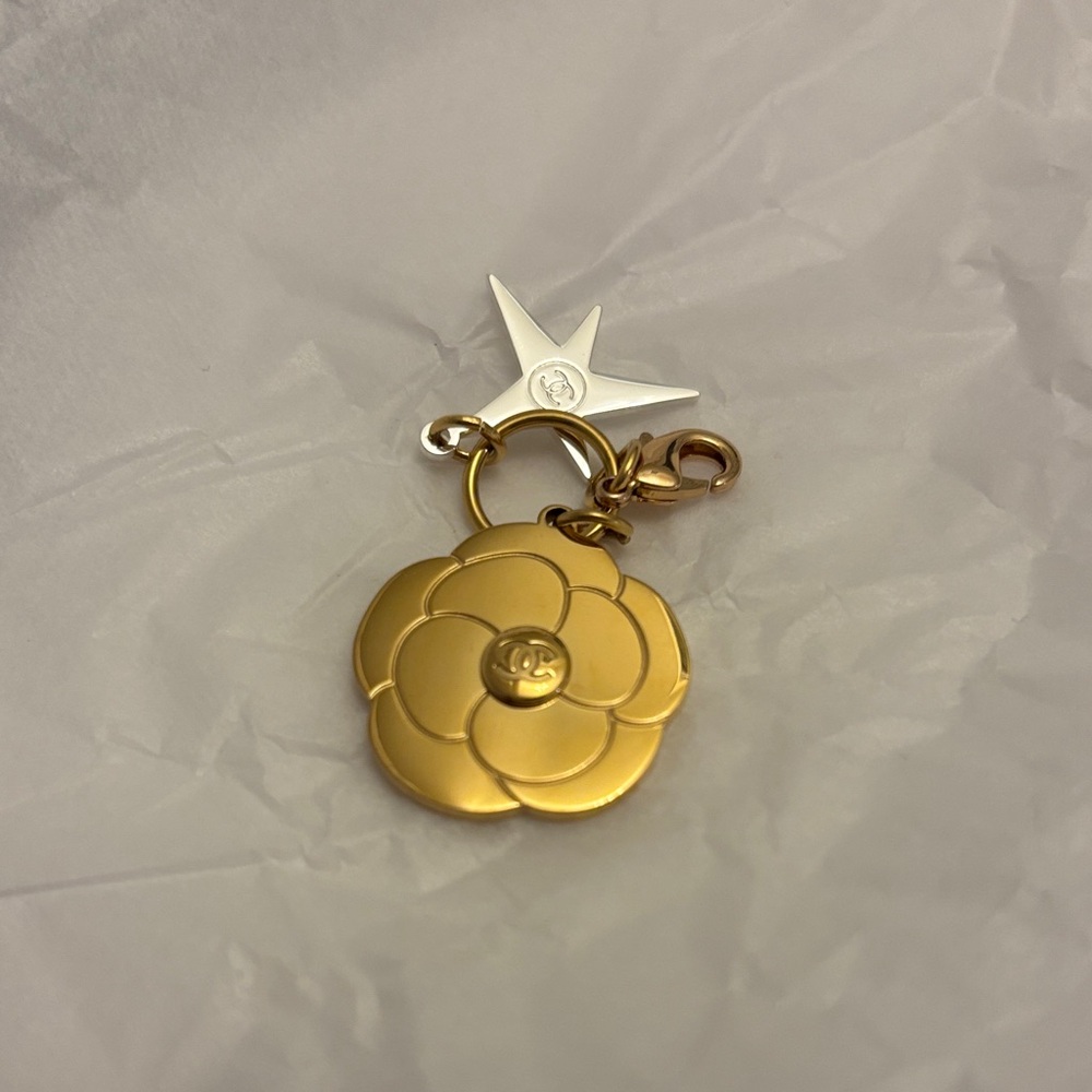 Chanel charm (brand new ) - Picture 2 of 3